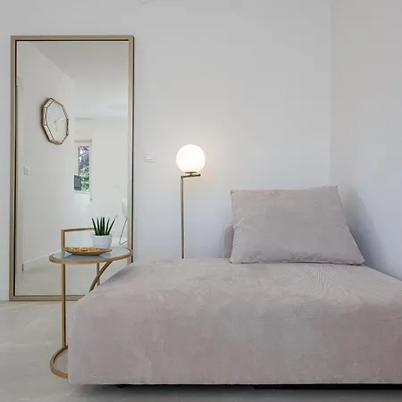 Littlemore Apartment *